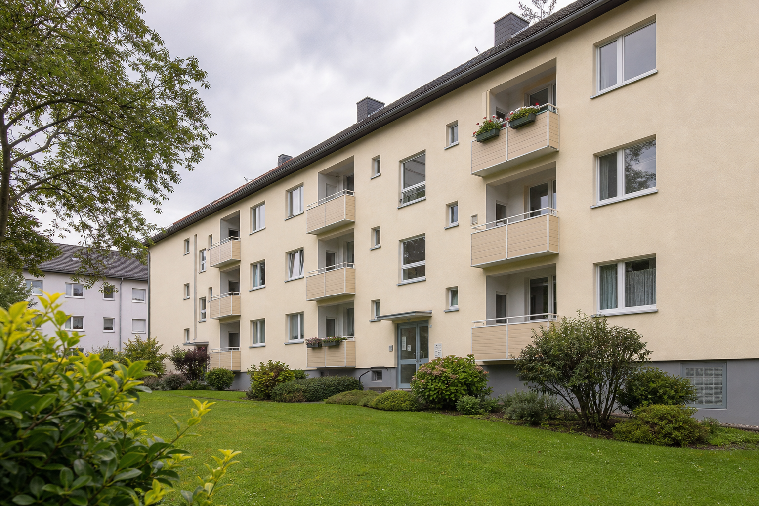 Mehrfamilienhaus Bestand in Ostwestfalen-Lippe, sachliche Außenansicht